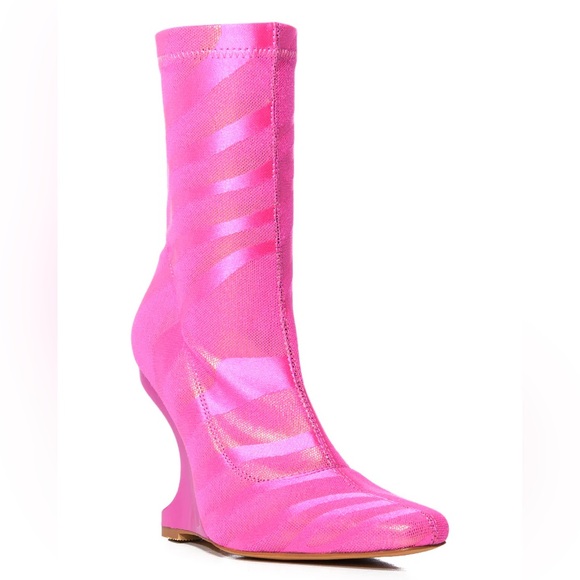 Azalea Wang Fuchsia Inverse Heel Bootie. - Picture 3 of 7